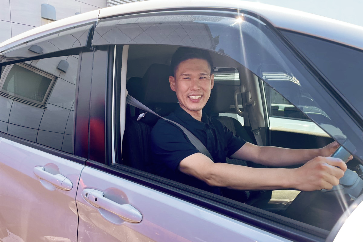 車でご自宅や介護施設に向かいます。